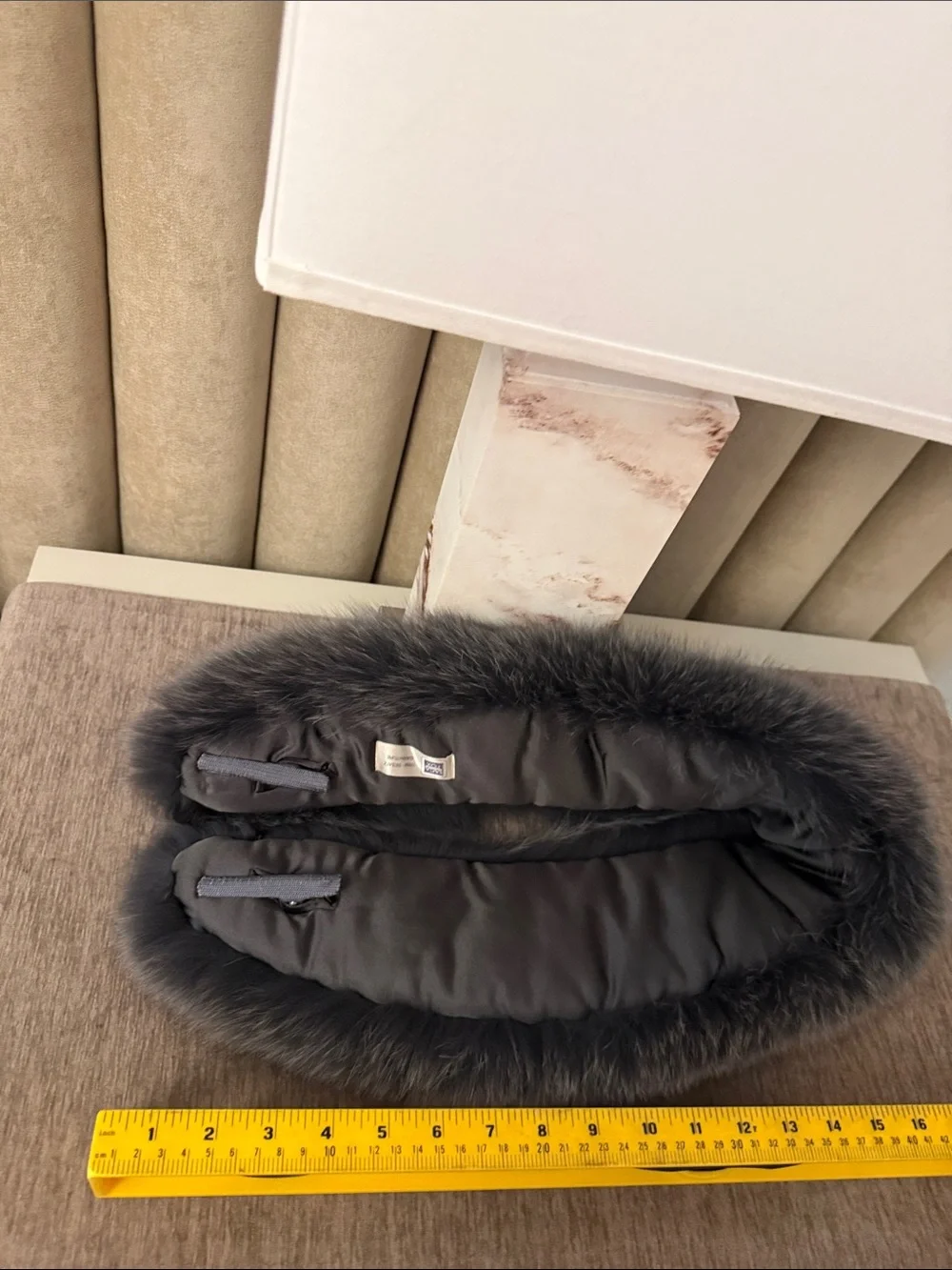 Saga fox fur collar